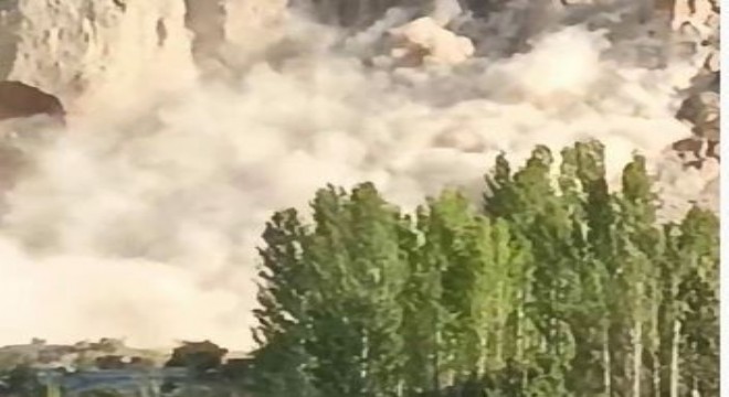 Uzundere Çağlayan’da heyelan