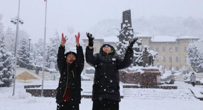 Veliler sabaha kadar bekledi