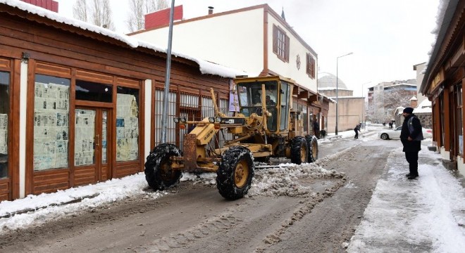 Yakutiye Belediyesi’nden 7/24 kar mesaisi