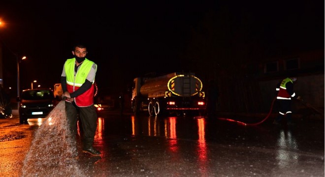 Yakutiye’de caddeler sabunlu suyla yıkandı