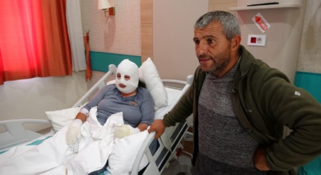 Yanmak pahasına çocuğunu kurtardı