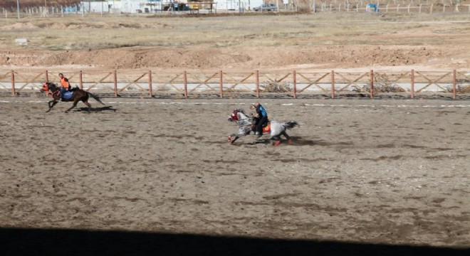 Yazıhan'da ata sporu atlı cirit yaşatılıyor