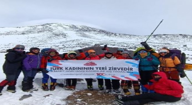 Zirvede Kadınlar Günü kutlaması