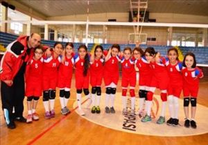 Küçükler Voleybol İl şampiyonası başladı