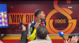 Archie Brown: Kadın gibi tırmalıyorlar ve saç çekiyorlar