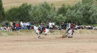 Bayburt'ta 'Dede Korkut Cirit Müsabakası' düzenlendi