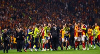 Derbi sonrası saha karıştı