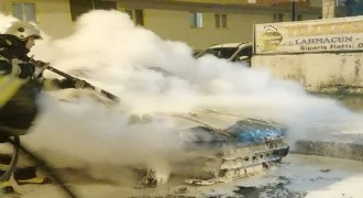 Hüseyin Avni Ulaş’ta oto yangını