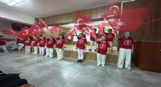 İlkokul öğrencileri milli coşkuyu paylaştı