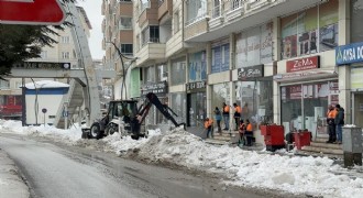 Karzede genç kız gözyaşlarıyla uğurlandı