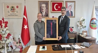 Polat'tan Dilsiz'e Gazeteciler Günü jesti