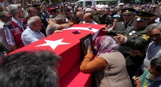 Şehit Yaman dua ve gözyaşlarıyla uğurlandı