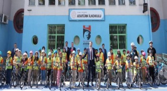 Tekin, öğrenci ve öğretmenlerle buluştu