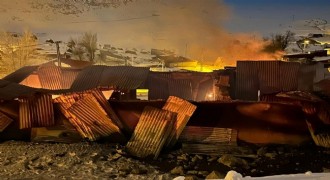 Tekman'da yangın: 3 ev yandı