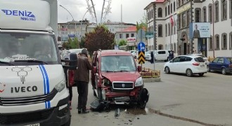 Ters yöne giren otomobil kazaya neden oldu