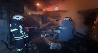 Yakutiye'de metruk binada yangın