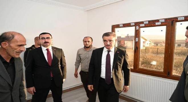 Baruş, Çat’ta deprem konutlarını inceledi