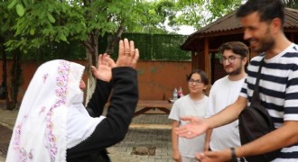 Oltulu gençlerden dua alan yaklaşım